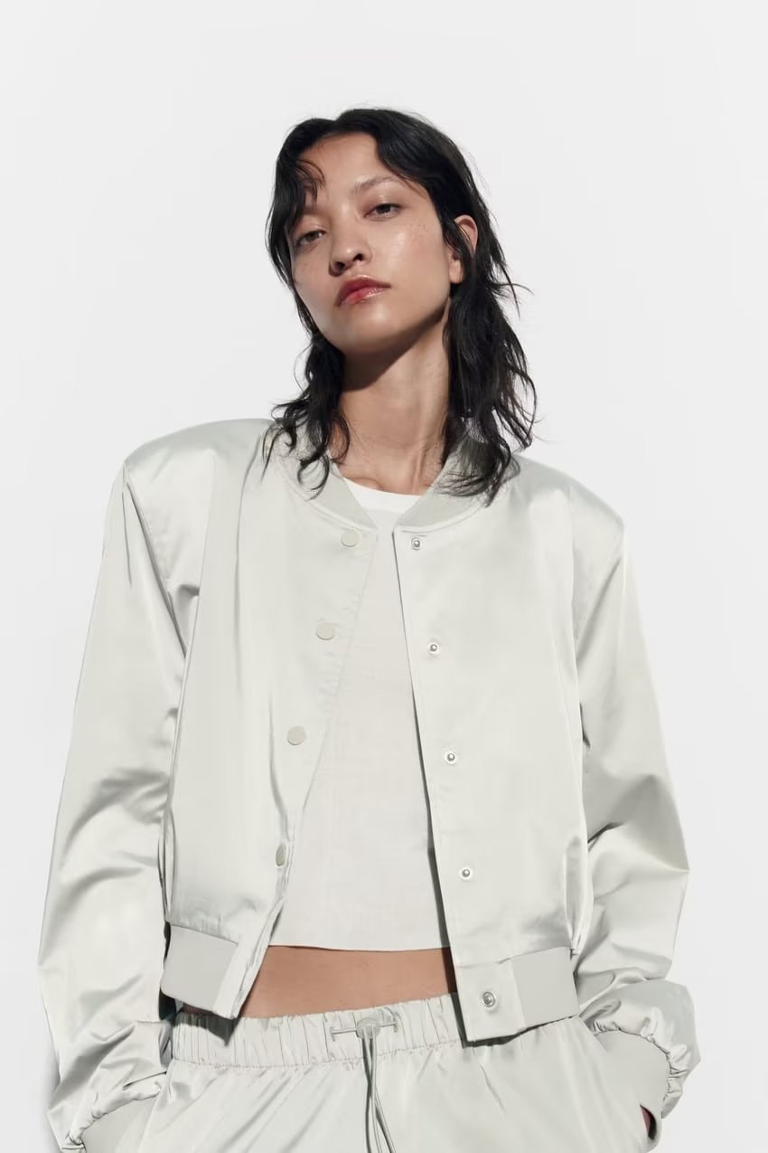 Effortlessly Elegant Jacket with a Timeless Design