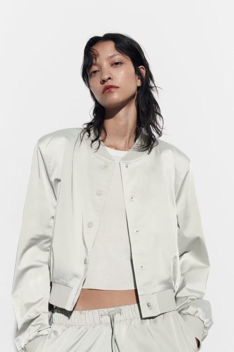 Effortlessly Elegant Jacket with a Timeless Design