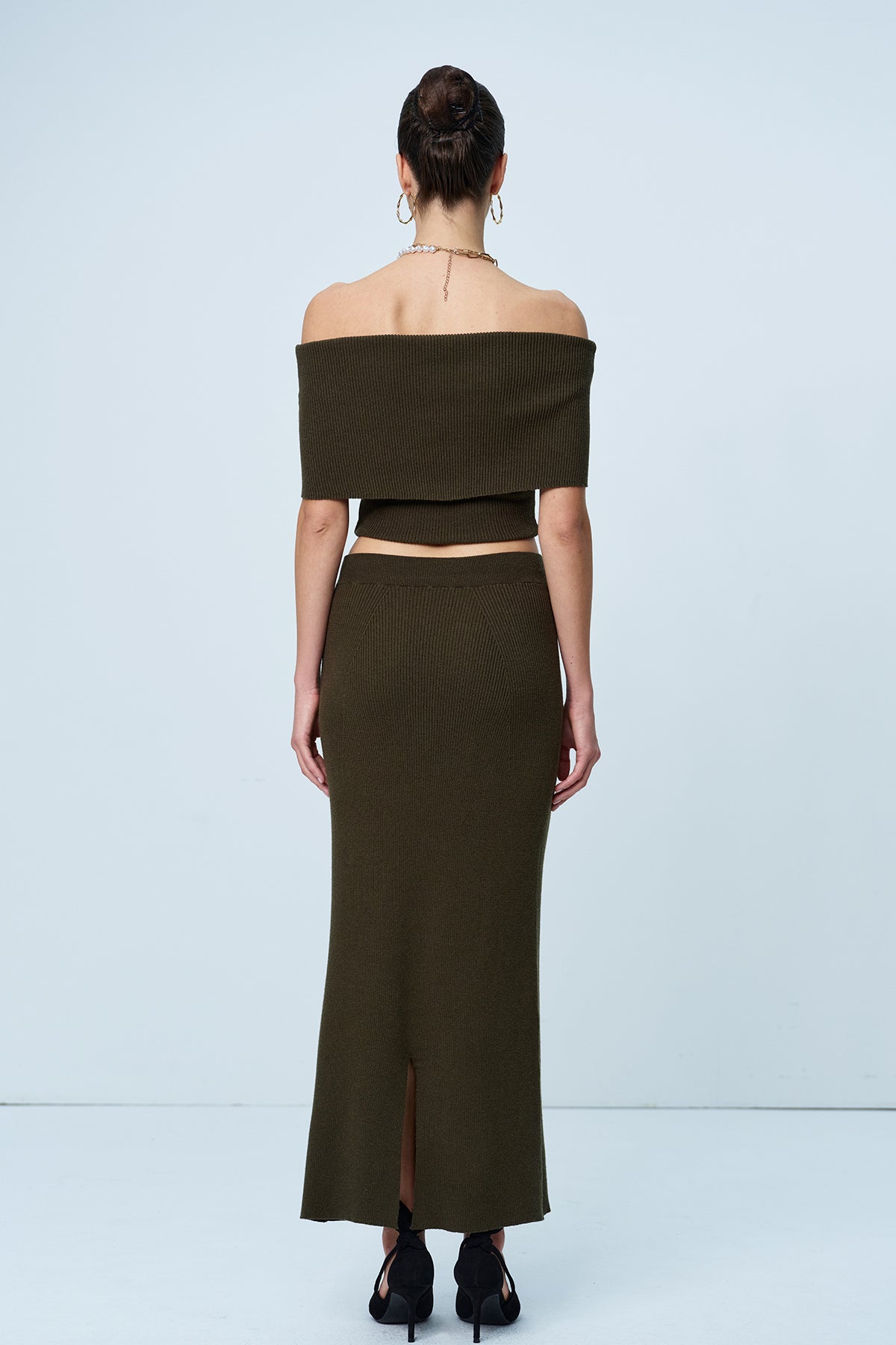 Effortlessly Elegant Garment with a Timeless Design