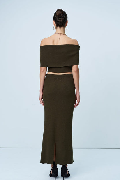 Effortlessly Elegant Garment with a Timeless Design
