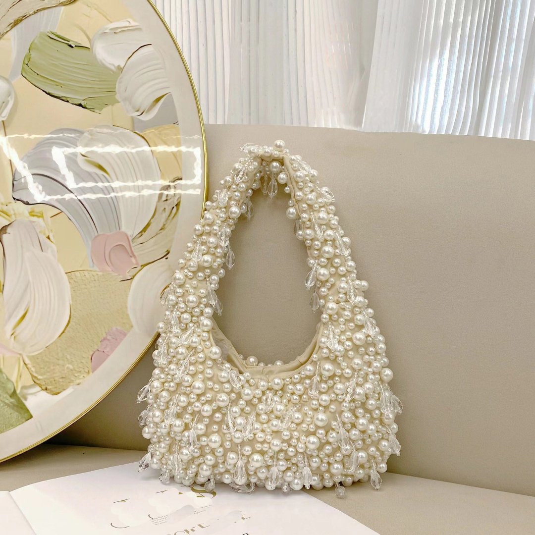 Well Tailored Bag with a Graceful Silhouette
