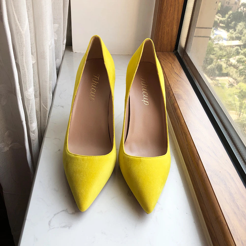 Polished Heels with an Effortless Classic Look