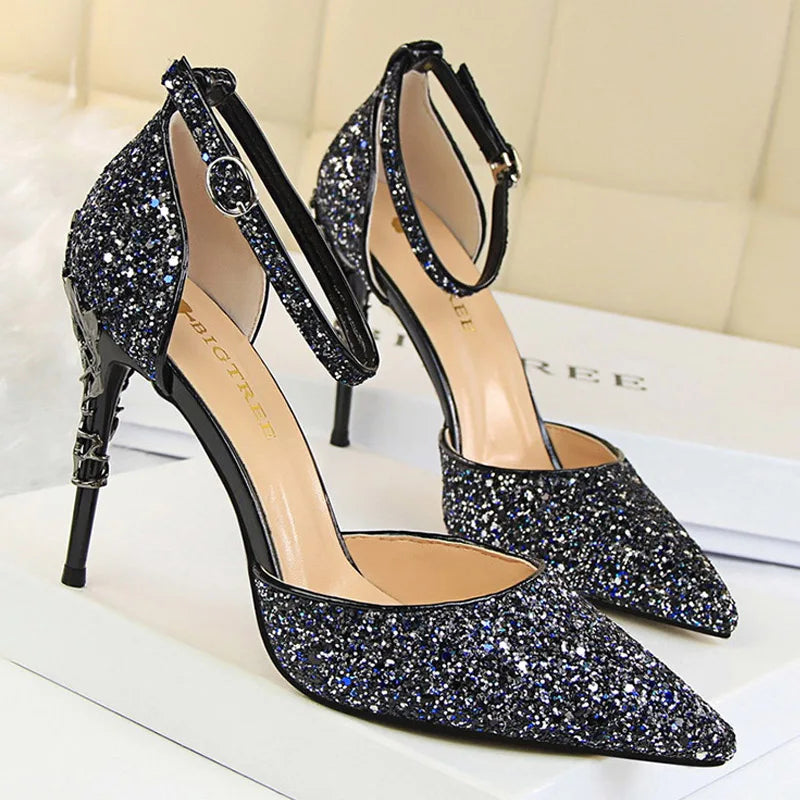 Gracefully Styled Garment for Any Occasion