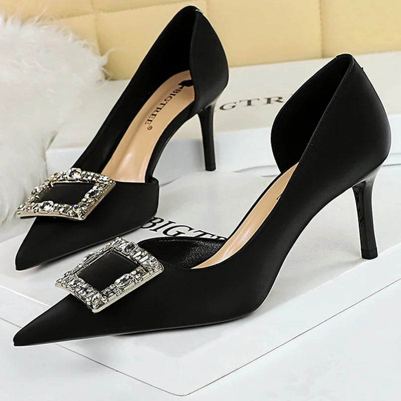 Polished Heels with an Effortless Classic Look