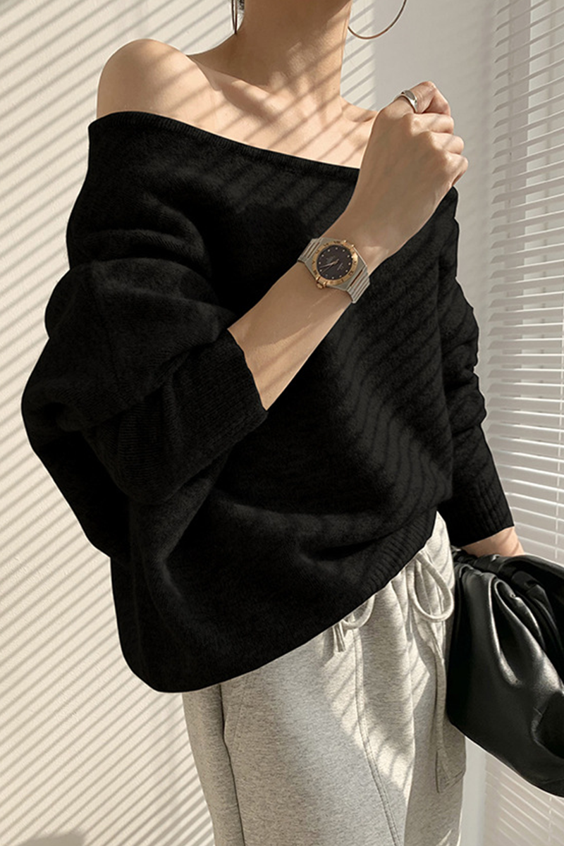 Well Tailored Sweater with a Graceful Silhouette