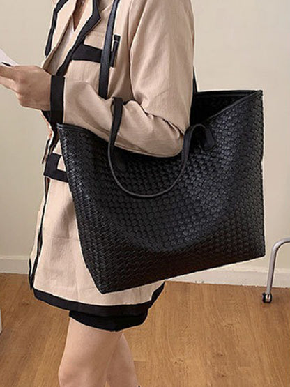 Beautifully Finished Bag in a Timeless Design