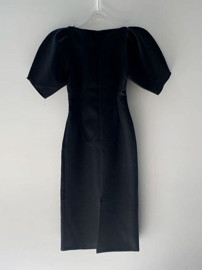 Well Tailored Dress with a Graceful Silhouette