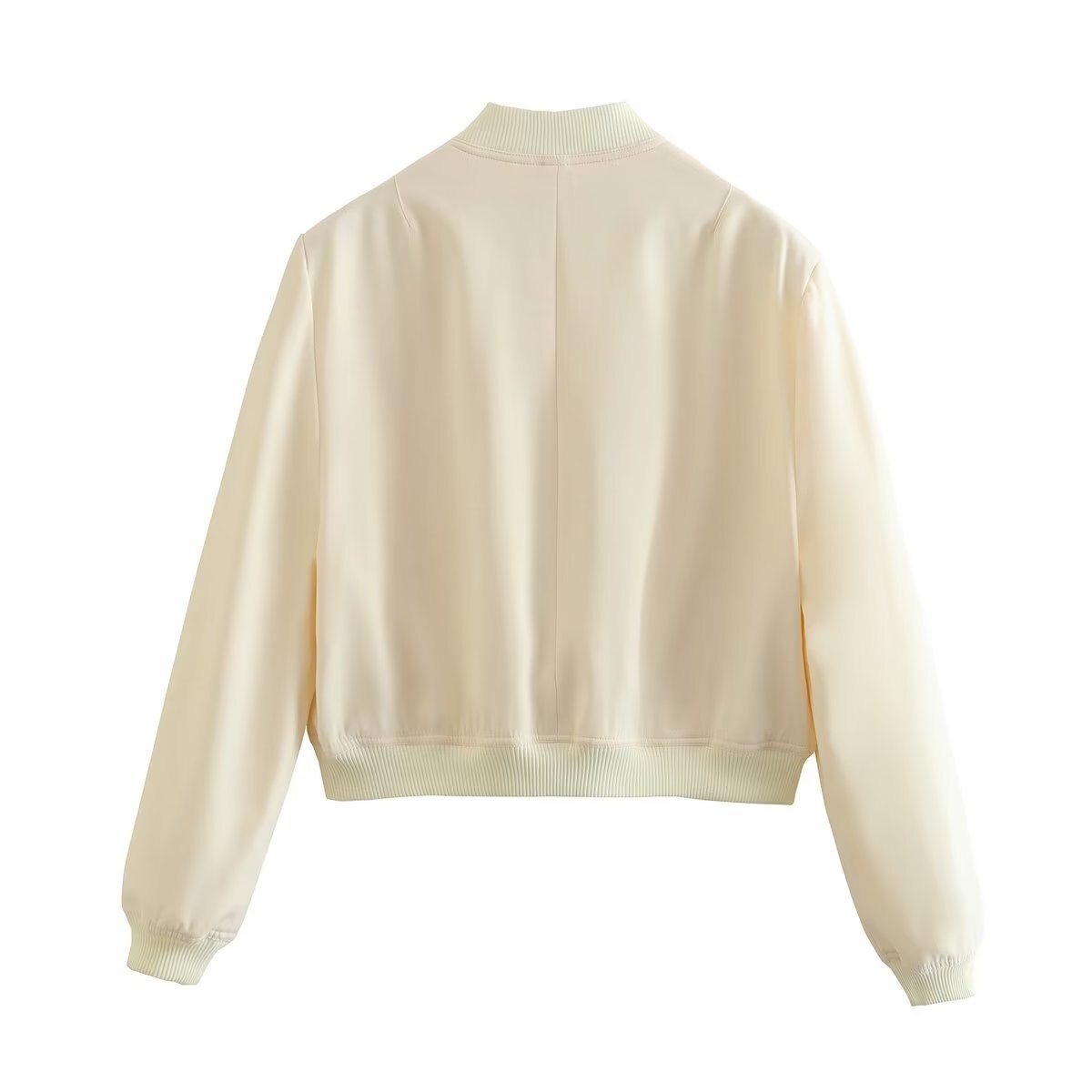 Effortlessly Elegant Jacket with a Timeless Design