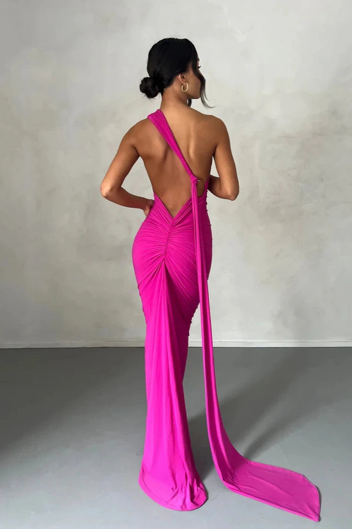 Well Tailored Garment with a Graceful Silhouette