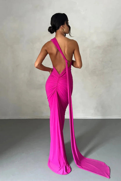 Well Tailored Garment with a Graceful Silhouette