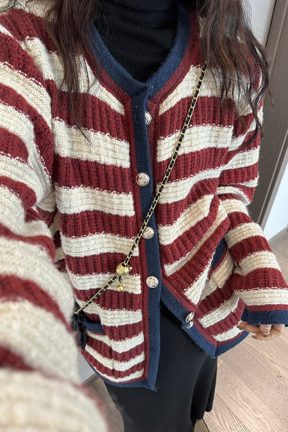 Well Tailored Cardigan with a Graceful Silhouette