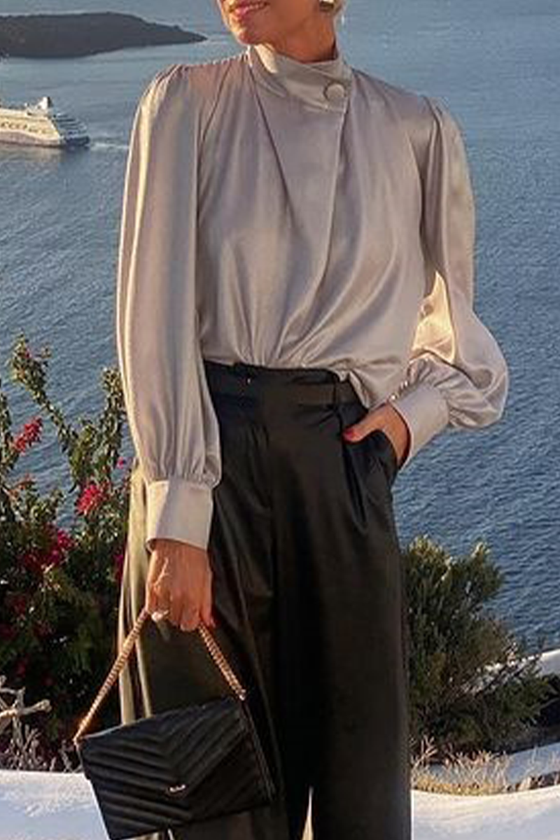 Well Tailored Blouse with a Graceful Silhouette