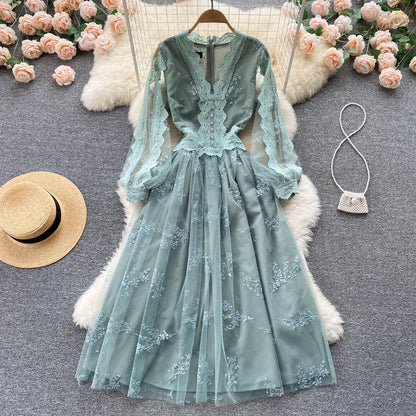 Effortlessly Elegant Dress with a Timeless Design