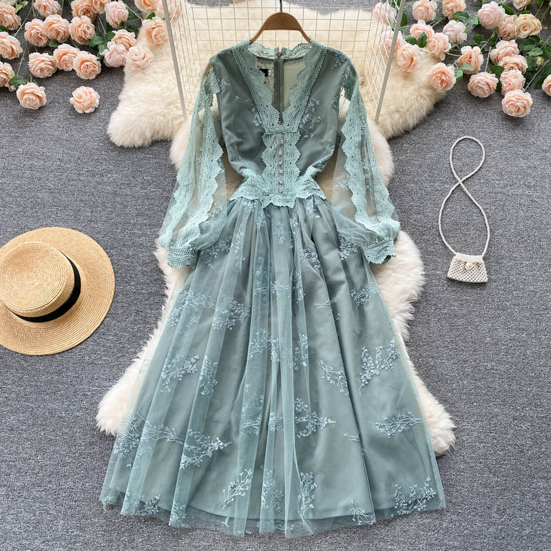 Effortlessly Elegant Dress with a Timeless Design