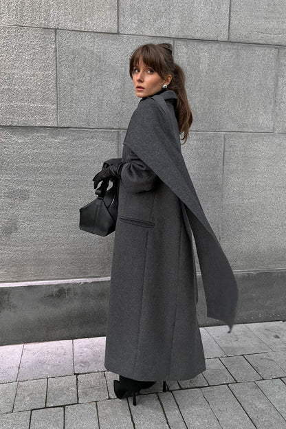 Well Tailored Coat with a Graceful Silhouette