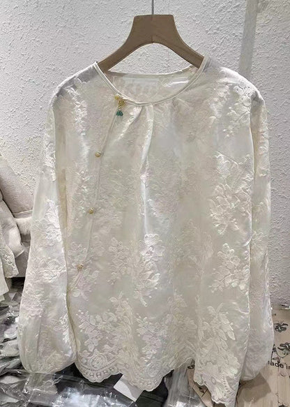 Well Tailored Blouse with a Graceful Silhouette