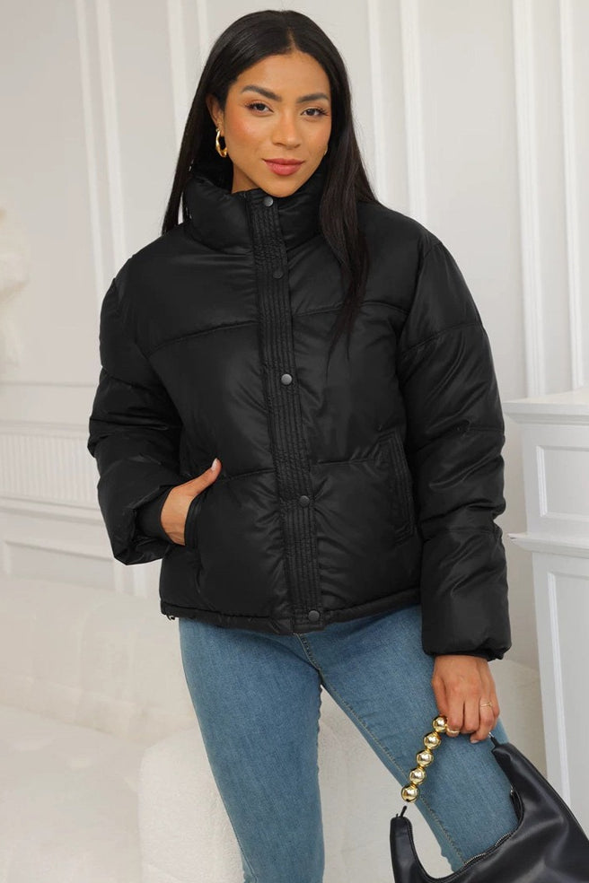 Effortlessly Elegant Jacket with a Timeless Design