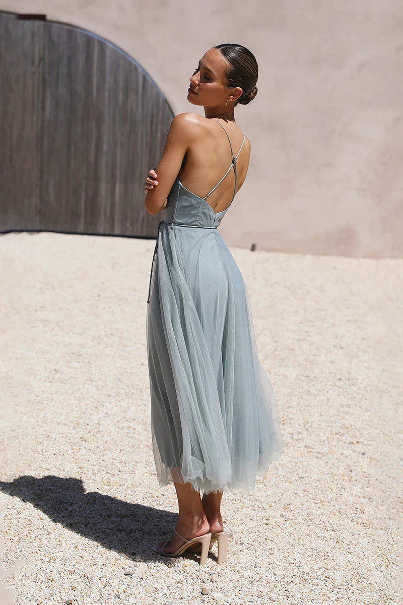 Beautifully Finished Dress in a Timeless Design