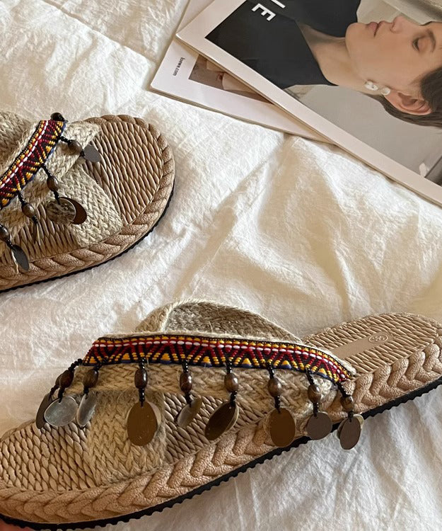 Well Tailored Sandals with a Graceful Silhouette