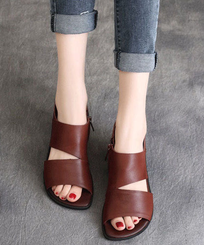 Effortlessly Elegant Sandals with a Timeless Design