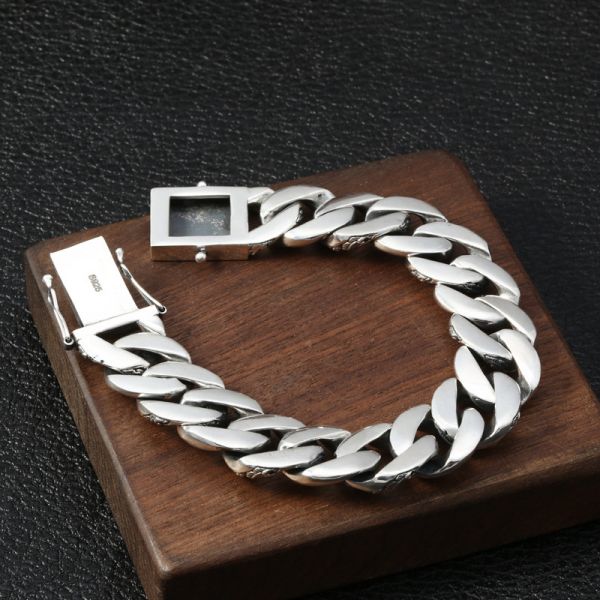 Well Tailored Garment with a Graceful Silhouette