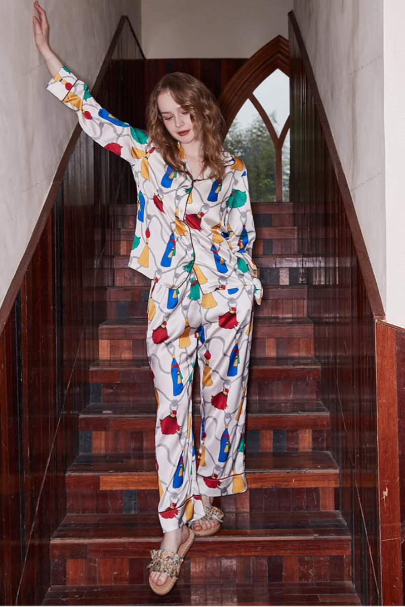 Effortlessly Elegant Garment with a Timeless Design