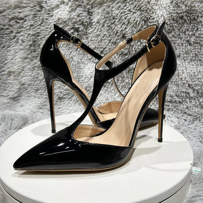 Effortlessly Elegant Shoes with a Timeless Design