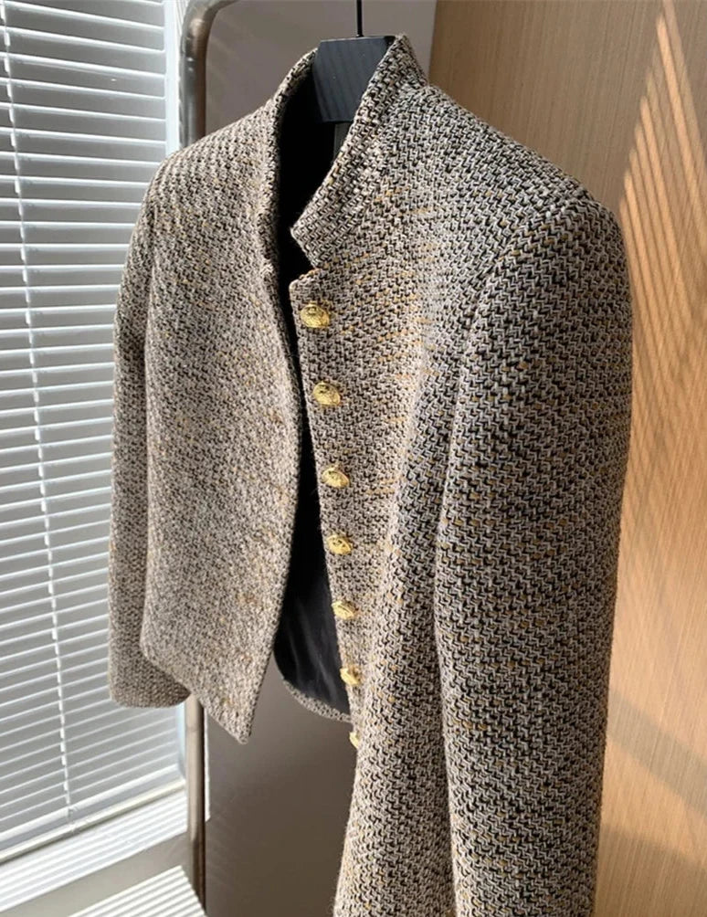 Effortlessly Elegant Jacket with a Timeless Design