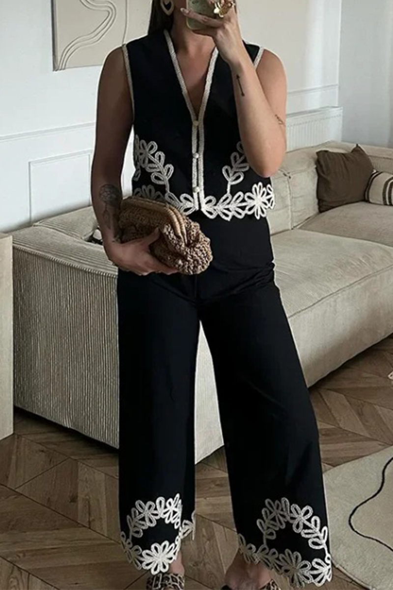 Effortlessly Elegant Garment with a Timeless Design