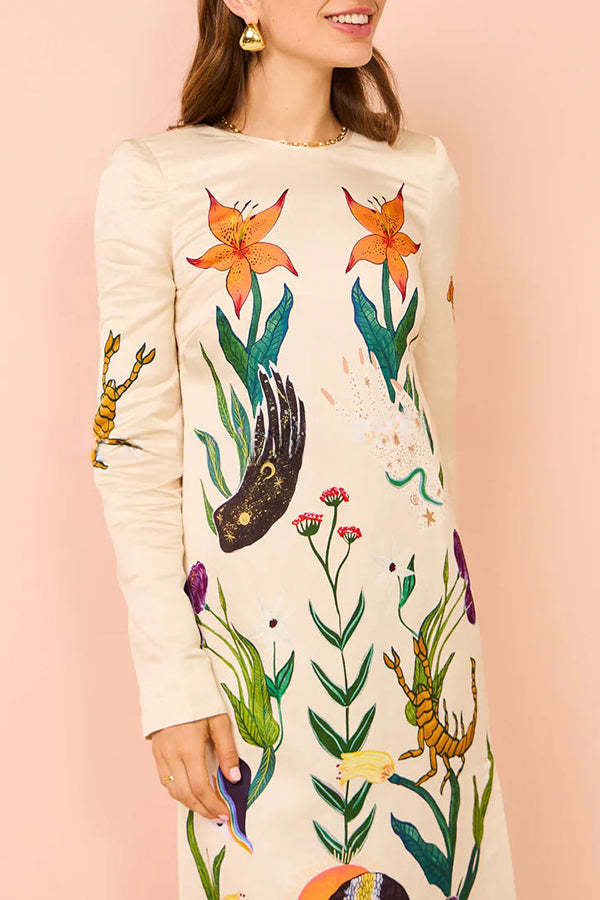 Beautifully Finished Dress in a Timeless Design