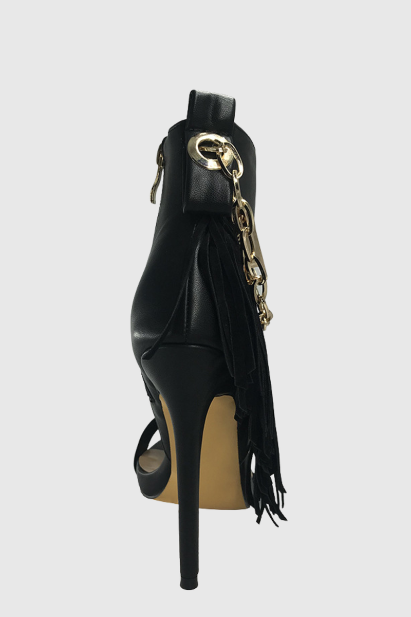 Effortlessly Elegant Sandals with a Timeless Design
