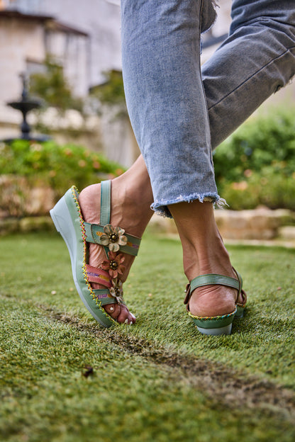 Well Tailored Sandals with a Graceful Silhouette