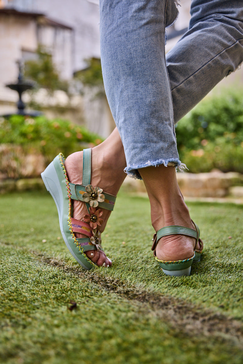 Well Tailored Sandals with a Graceful Silhouette