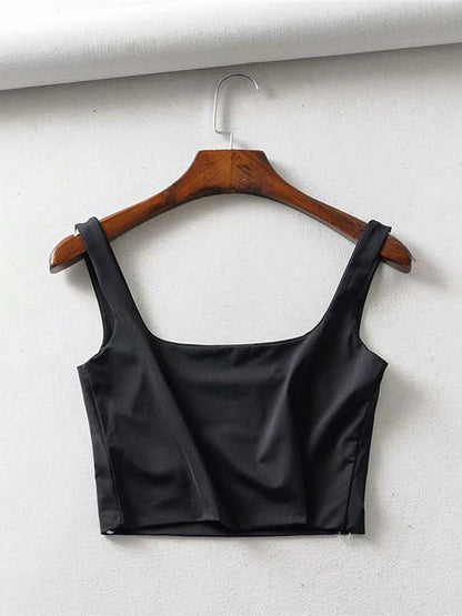 Well Tailored Top with a Graceful Silhouette