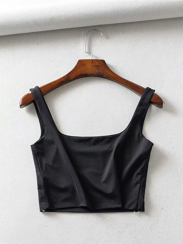 Well Tailored Top with a Graceful Silhouette