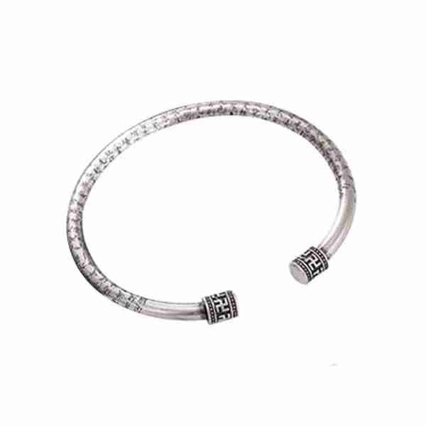 Gracefully Styled Garment for Any Occasion