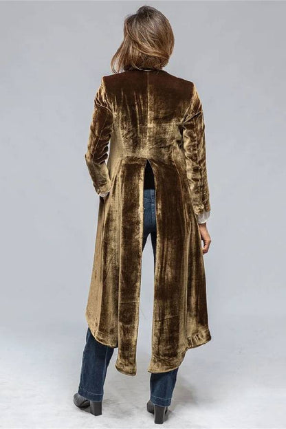 Gracefully Styled Coat for Any Occasion