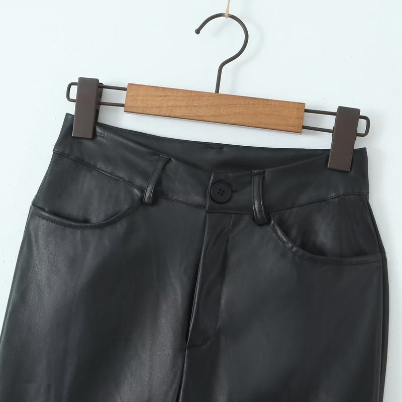 Beautifully Finished Pants in a Timeless Design