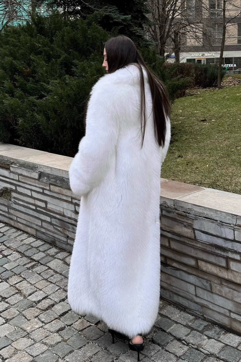 Effortlessly Elegant Coat with a Timeless Design