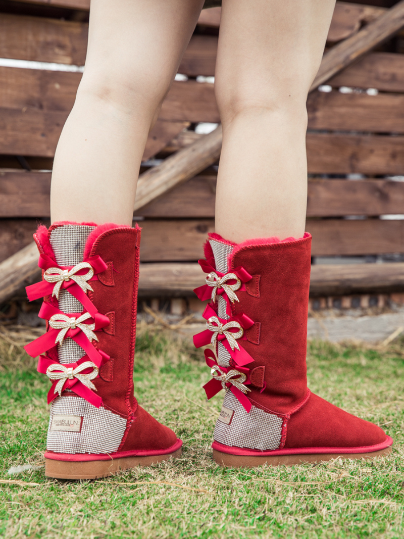 Well Tailored Boots with a Graceful Silhouette