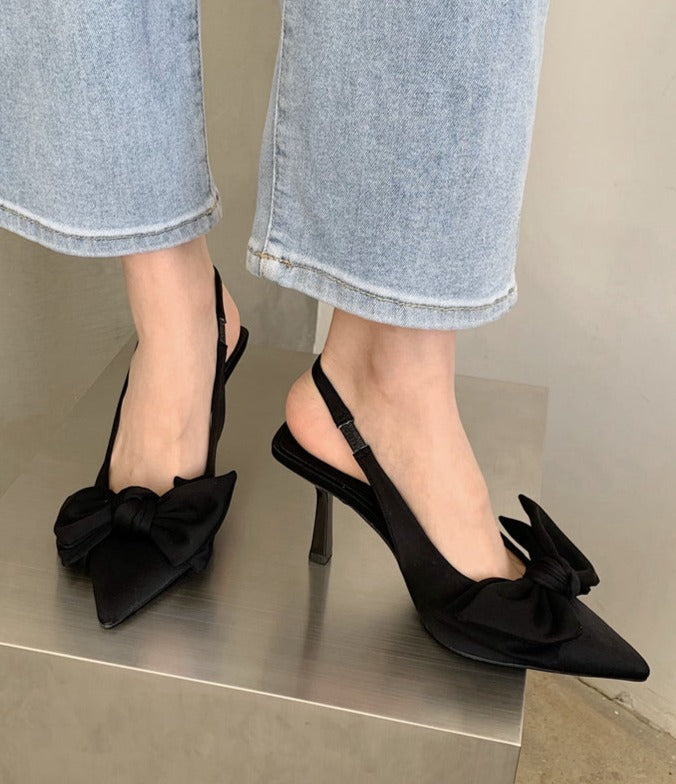 Effortlessly Elegant Garment with a Timeless Design