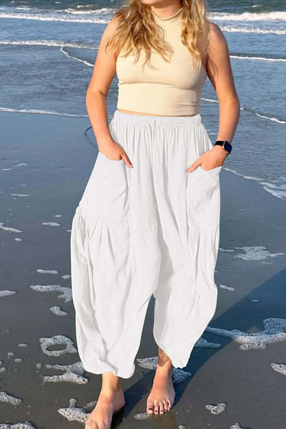 Effortlessly Elegant Pants with a Timeless Design