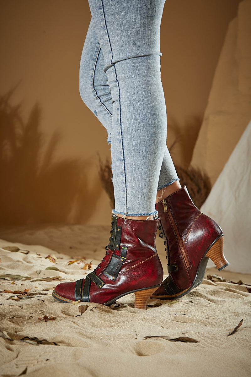 Effortlessly Elegant Boots with a Timeless Design