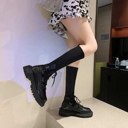 Well Tailored Boots with a Graceful Silhouette