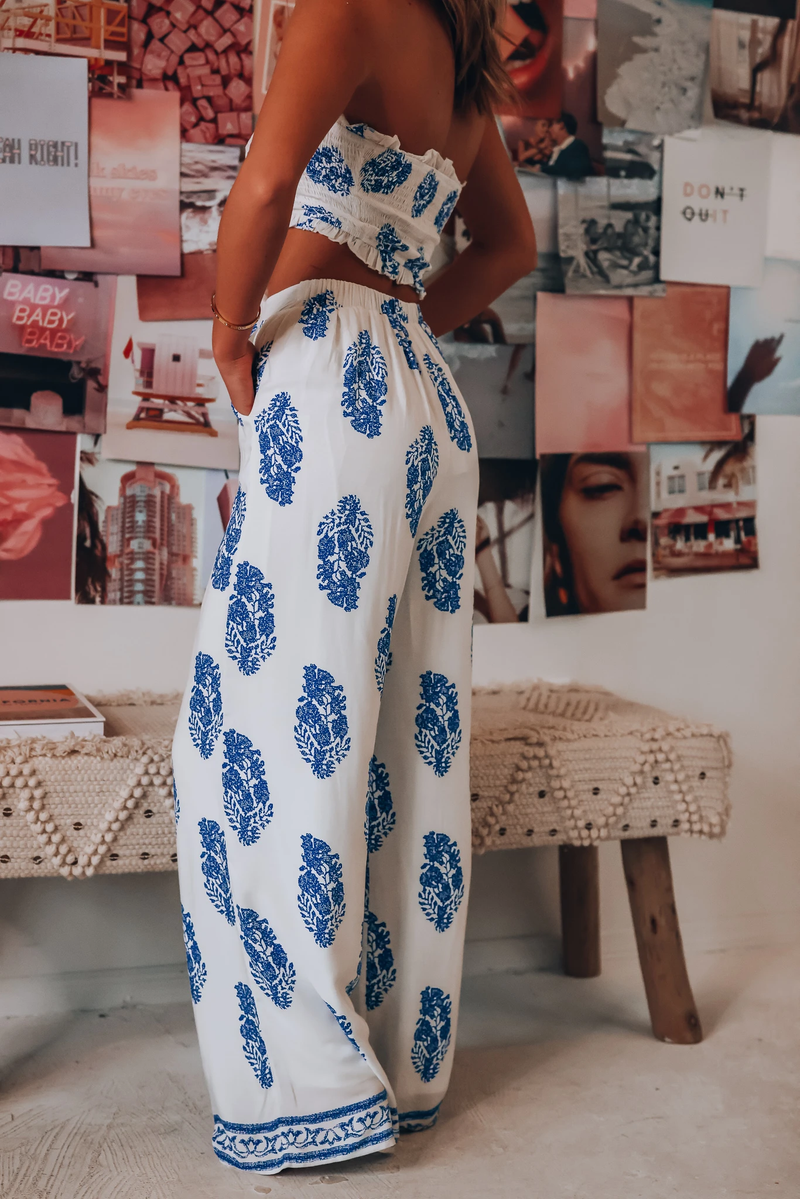 Well Tailored Pants with a Graceful Silhouette