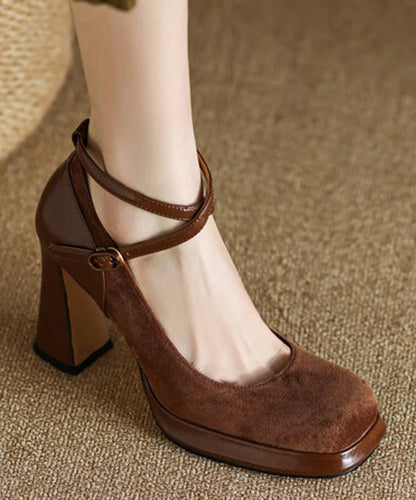 Effortlessly Elegant Heels with a Timeless Design