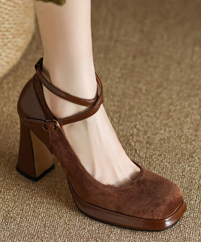 Effortlessly Elegant Heels with a Timeless Design