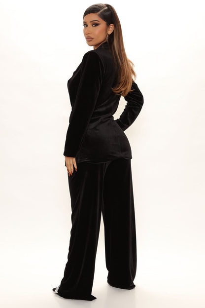 Beautifully Finished Garment in a Timeless Design