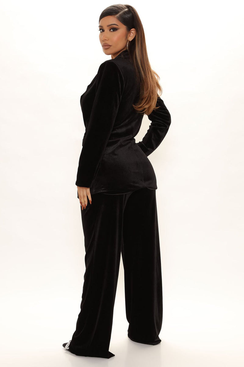 Beautifully Finished Garment in a Timeless Design