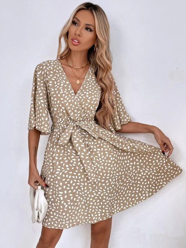 Effortlessly Elegant Dress with a Timeless Design